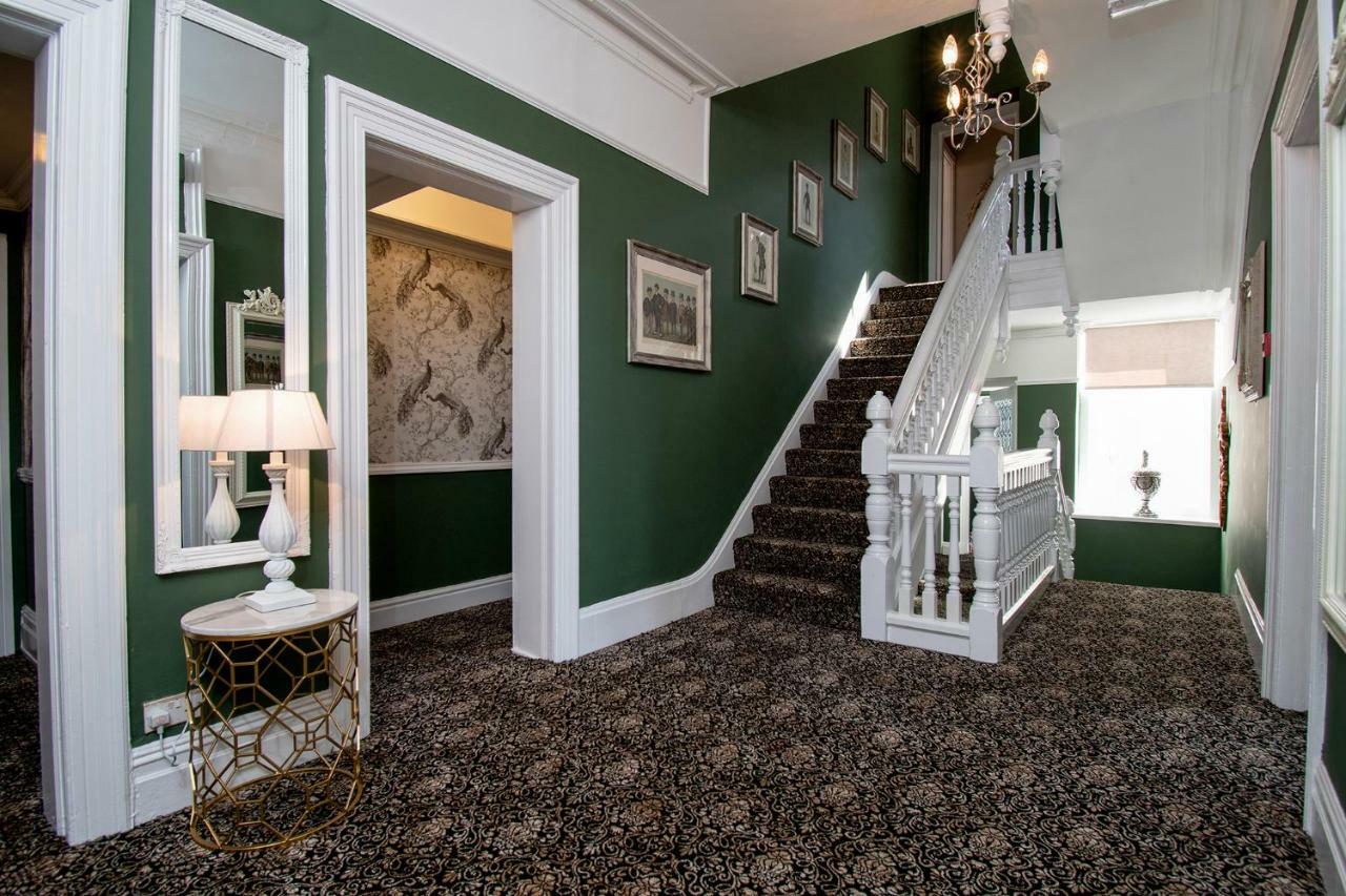 Lansdowne House With Private Car Park Hotel Llandudno Bagian luar foto