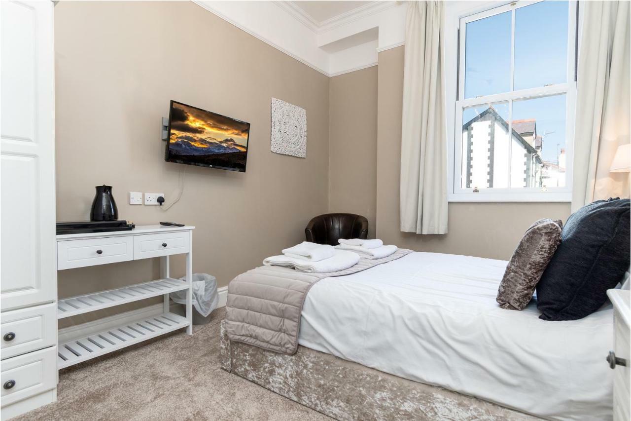 Lansdowne House With Private Car Park Hotel Llandudno Bagian luar foto