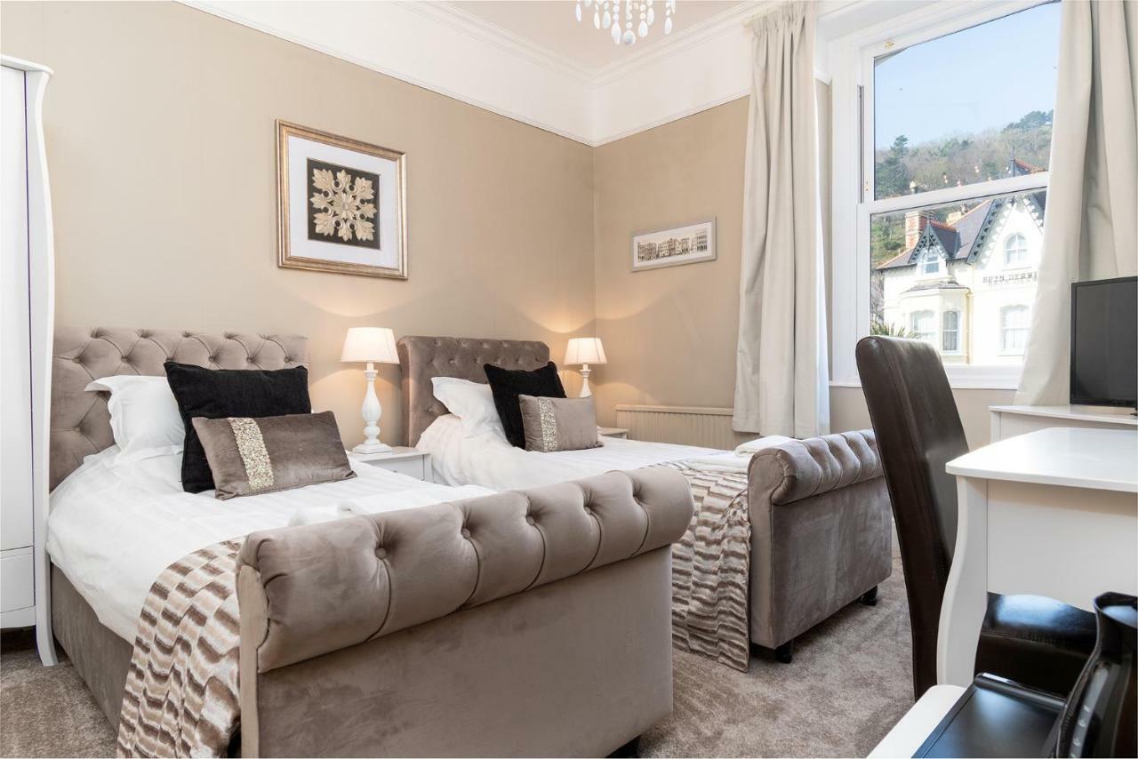 Lansdowne House With Private Car Park Hotel Llandudno Bagian luar foto